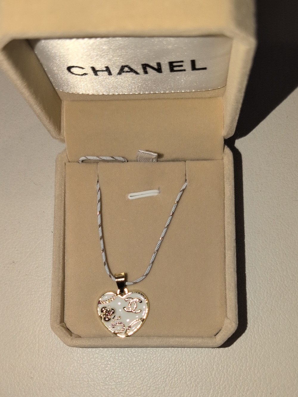 CHANEL White and Gold Heart Pendant Necklace with CC Motif - Picture 1 of 6